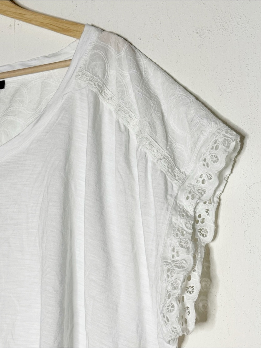 Talbots Set of 2 Embroidered Lace Detail V Neck Boxy Tee Shirt 3X White Navy - Picture 10 of 14